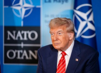 Трамп заявил, что не знает, кто распорядился остановить поставки оружия Украине