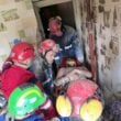 В Киеве спасли мужчину из-под завалов разрушенного дома | ФОТО