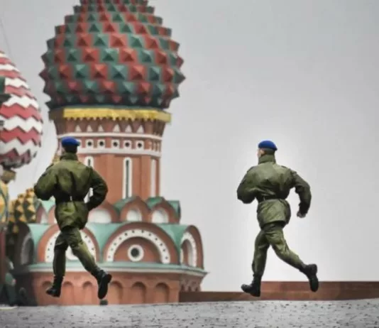 В Кремле прокомментировали решение Трампа возобновить поставки оружия Украине