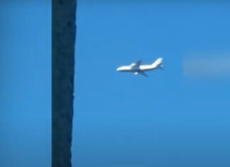 В небе над Киевом заметили самолет: что это было | ФОТО | ВИДЕО