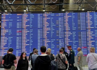 В РФ из-за атак дронов отменили более двух тысяч рейсов. Ущерб авиакомпаний оценили в десятки миллиардов рублей