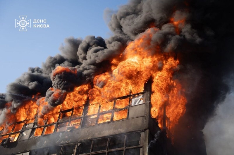 Зеленский: Россия нанесла массированный удар, выпустив 18 ракет и почти 400 «шахедов» | ФОТО