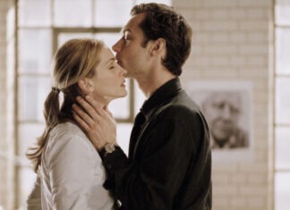 Звездные актеры и необычный сюжет: на Netflix вышла блестящая драма 2004 года, которая стоит просмотра