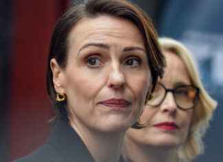 10 самых популярных сериалов на Netflix, которые сегодня смотрят все