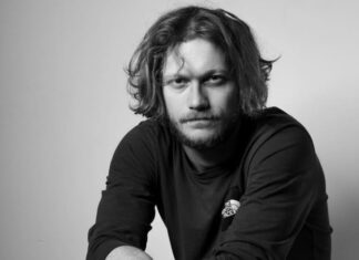 Актера Темляка обвинили в домашнем насилии и домогательствах к 15-летней