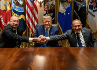 Азербайджан и Армения в Белом доме подписали мирный договор. Это мощный удар по влиянию России в регионе