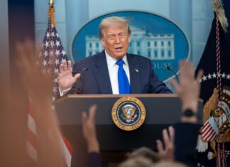 Bloomberg: Трамп дал понять, что США могут не ввести 100%-ные пошлины против стран-покупателей российской нефти