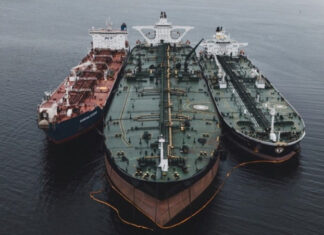 FT: Трамп готовит санкции против российского «теневого флота»