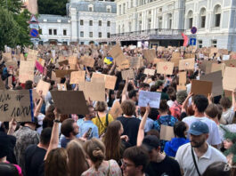 Кабмин обязал согласовывать массовые мероприятия с военными