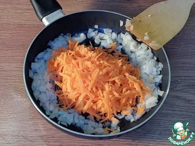 Круглые пирожки с овощами и яйцом