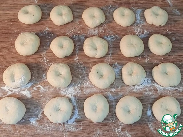 Круглые пирожки с овощами и яйцом