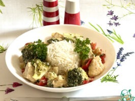 Куриная грудка с брокколи и перцем