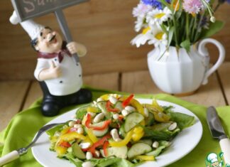 Летний овощной салат с арахисом