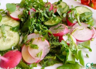 Летний салат из зелени