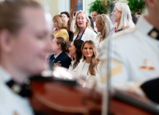 Мелания Трамп передала Путину письмо об украинских детях