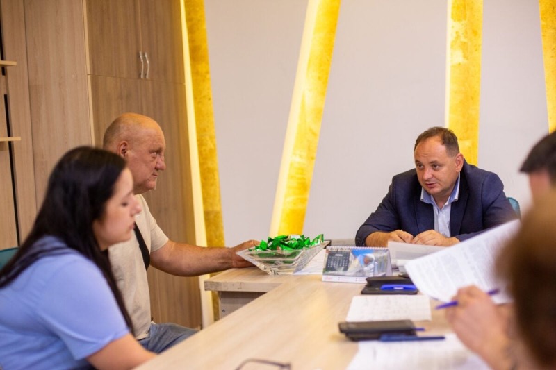 Мэр Ивано-Франковска на встрече с гражданами назвал активиста «долбо**ом» | ВИДЕО