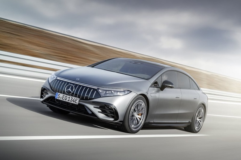 Mercedes может начать устанавливать двигатели BMW на свои авто