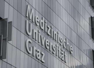 Нейрохирург из Австрии дала 12-летней дочери просверлить череп пациента