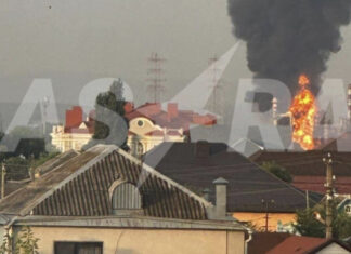 Новороссийск атакован с моря. После удара БПЛА горит Афипский НПЗ | ВИДЕО