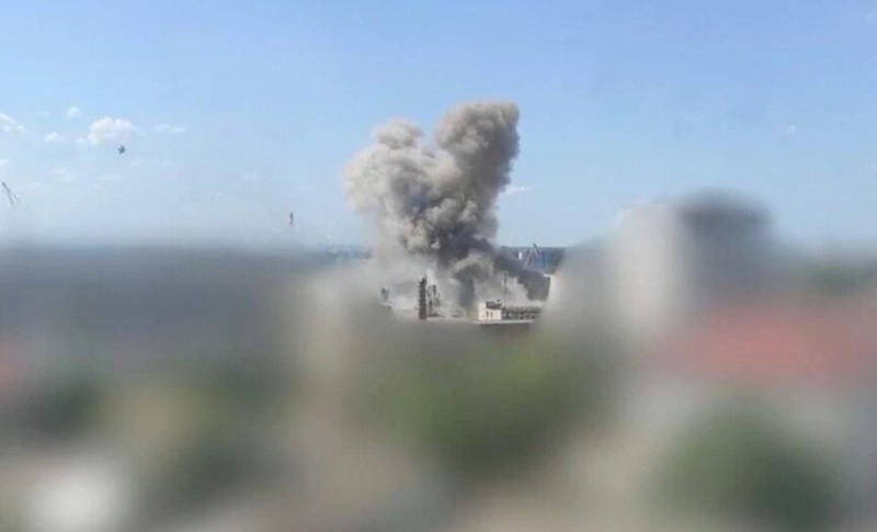 Оккупанты во второй раз за сутки ударили по автомобильному мосту в Корабельном районе Херсона
