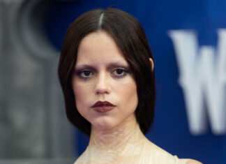 Перед выходом 2 сезона «Венздей»: Дженна Ортега появилась на публике в эффектном образе