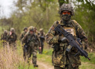 Почти 60% немцев не стали бы воевать за свою страну