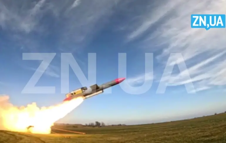 Появились видео испытаний и боевых запусков крылатой ракеты «Фламинго» с дальностью 3000 км