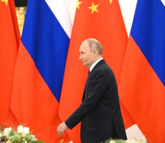 Путин поправил заявление Ушакова о том, что США предложили ему встретиться с Трампом