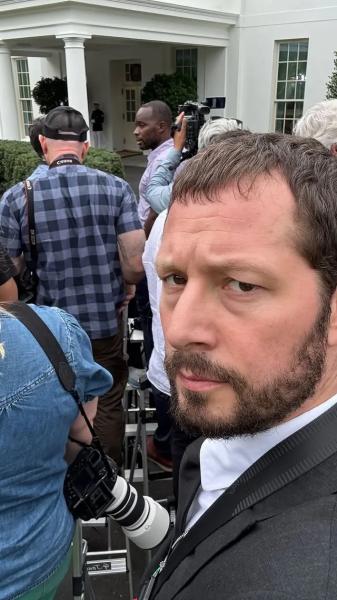 Режиссер "20 дней в Мариуполе" Мстислав Чернов присутствовал на встрече Зеленского и Трампа