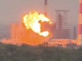 Силы обороны атаковали российские НПЗ, военные предприятия и место хранения Шахедов