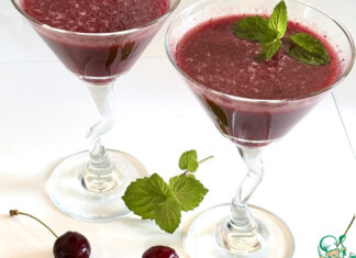 Смузи из арбуза и вишни