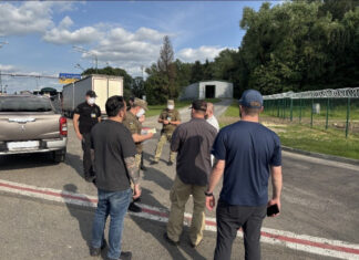 США депортировали первых украинских беженцев