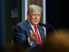 Трамп: Через 2 недели узнаем, будет ли мир в Украине. Возможно, изменим тактику