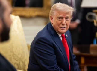 Трамп заявил, что атомные подводные лодки США уже «ближе к России»