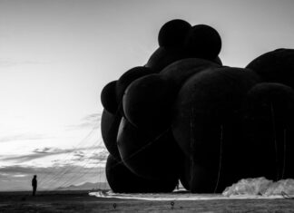 Украинскую инсталляцию на Burning Man, символизирующую угрозу Третьей мировой войны, разрушила сильная буря