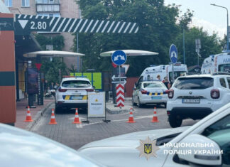 В Черкассах мужчина устроил стрельбу в McDonald’s. Его задержал спецназ