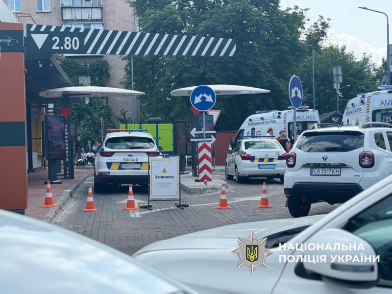 В Черкассах мужчина устроил стрельбу в McDonald’s. Его задержал спецназ