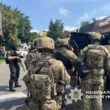В Черкассах мужчина устроил стрельбу в McDonald’s. Его задержал спецназ