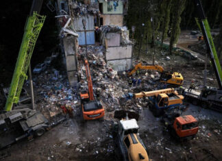 В Киеве завершены спасательные работы после атаки РФ, 31 погибший, среди них пятеро детей