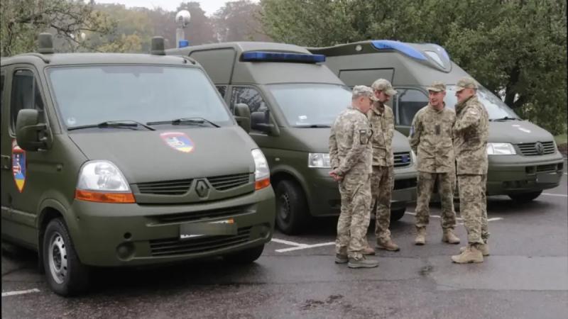 В Ровенской области две машины на дороге заблокировали автомобиль ТЦК — пытались силой освободить военнообязанного