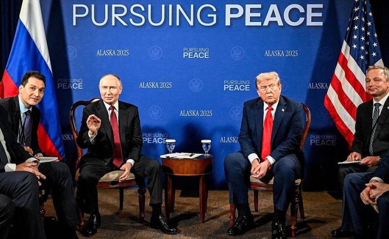 Во время встречи Трампа с Путиным журналистов выгнали из-за вопроса об убийствах мирных жителей в Украине | ВИДЕО