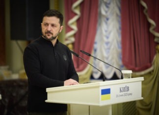 Зеленский на фоне аппетитов Путина в отношении территорий: Мы не будем дарить оккупантам землю