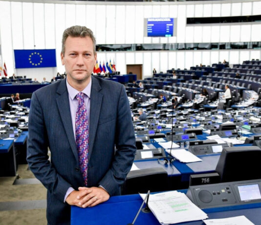 Бывший депутат Европарламента признался во взяточничестве за продвижение российских нарративов