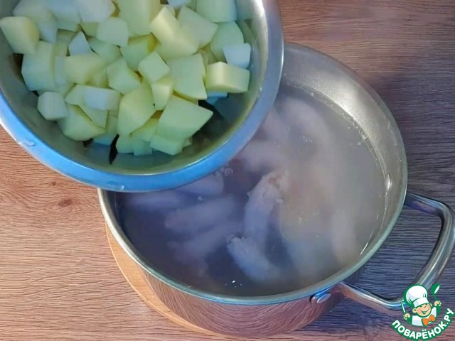 Cуп из куриных шеек с рисом
