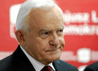 Экс-премьер Польши назвал Зеленского «русской онучей»