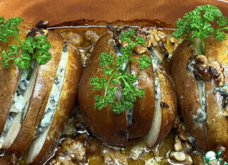 Груши с горгонзолой, медом и орехами