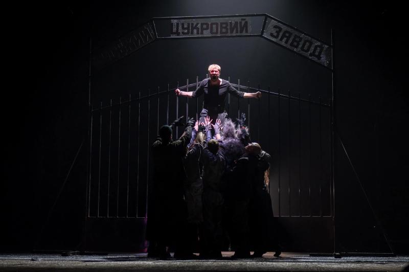 "Я вижу, вас интересует тьма" – спектакль, который оставляет один на один с собственными страхами