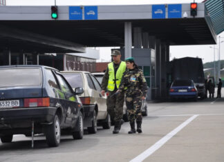 Компании теряют людей из-за разрешения на выезд за границу мужчинам 18-22 лет