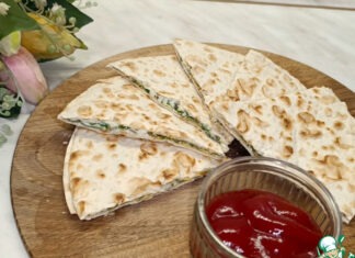 Лаваш со шпинатом и яйцом