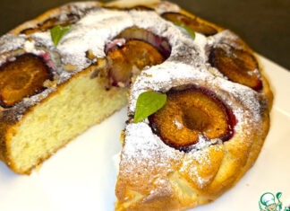 Пирог со сливами